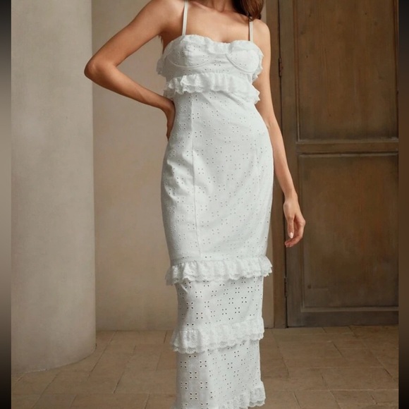 Elegant White Eyelet Dress - Picture 3 of 7